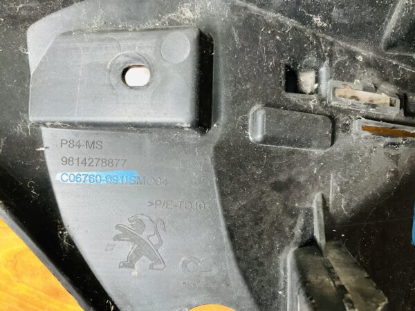 Grill Houder Peugeot 3008 2016-2021 9814278877 Bumper Gril 2-P4-12155