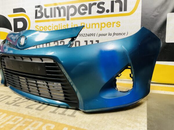 BUMPER Toyota Yaris Hybrid 2010-2014 VOORBUMPER 2-D2-12075z