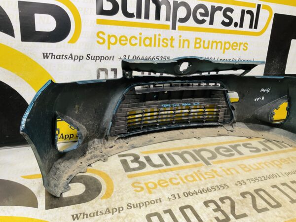 BUMPER Toyota Yaris Hybrid 2010-2014 VOORBUMPER 2-D2-12075z