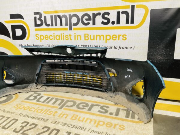 BUMPER Toyota Yaris Hybrid 2010-2014 VOORBUMPER 2-D2-12075z