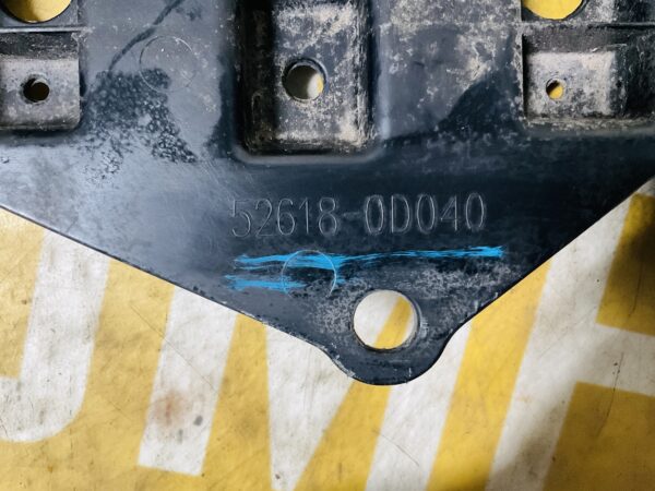 Onderplaat Toyota Yaris 3 2016-2019 52618-0D040 Bumperlip 2-R4-12282