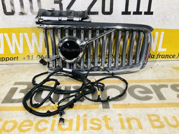 Grill Logo Volvo XC90 XC 90 D34046086001 32356715 Voorbumper kabel 2-M4-12240