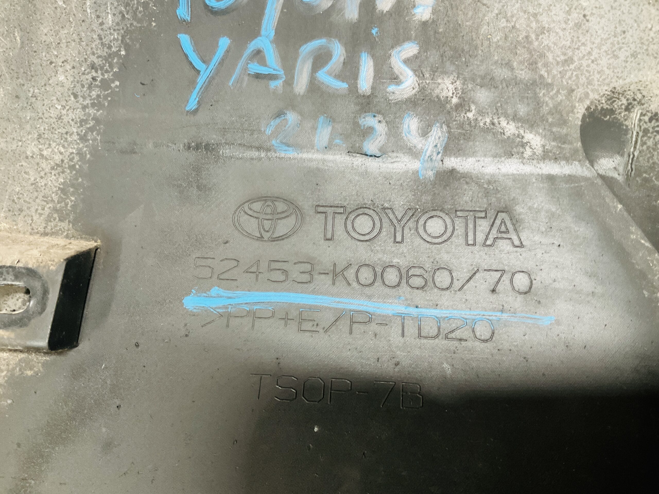 Diffuser Toyota Yaris 2021-2024 52453-K0060 Achterbumperlip 2-M6-12254