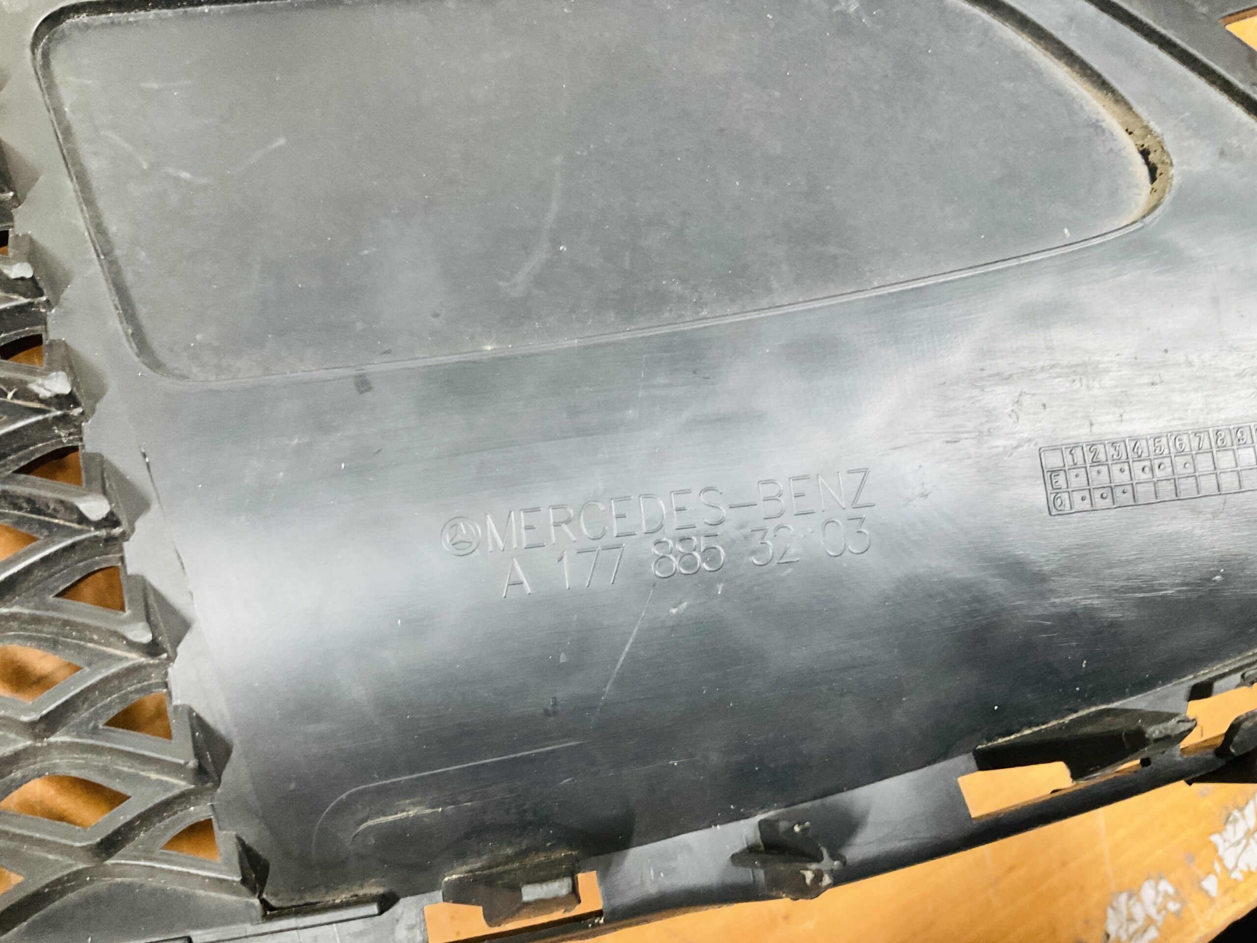 Grill Rooster Mercedes A Klasse W177 Normaal  2019-2022 Bumper Rooster 2-M5-12372
