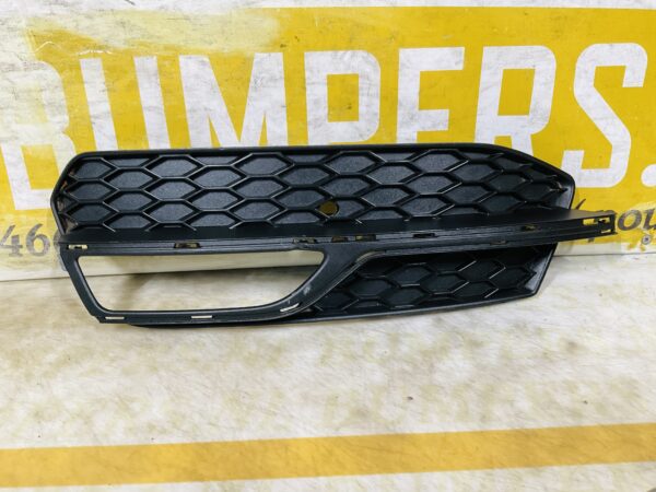 Grill Rooster Audi A3 8V Sedan Rechts 8V3807631 Voorbumper Rooster 2-P6-12405