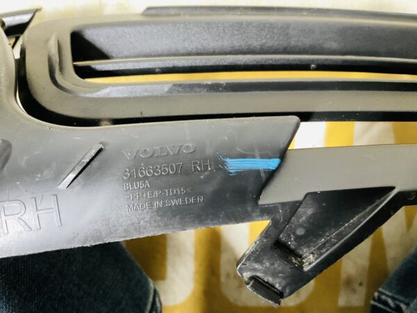 Rooster Volvo XC90 XC-90 31663507 Rechts  Bumper Rooster 2-P6-12423