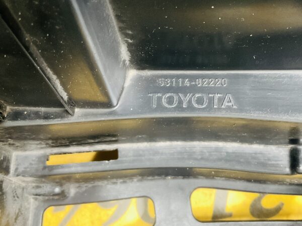 Grill Toyota Auris Hybrid 2008-2012 53114-02220 Voorbumper Grill 2-P6-12425
