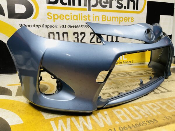 BUMPER Toyota Yaris Hybrid 2010-2014  VOORBUMPER 2-D2-12463z