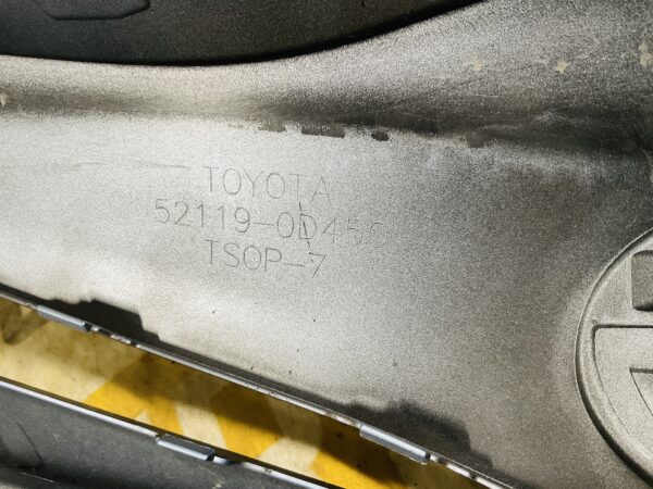 BUMPER Toyota Yaris Hybrid 2010-2014  VOORBUMPER 2-D2-12463z