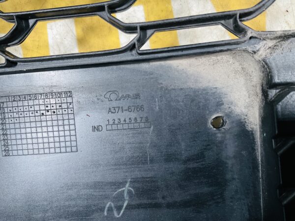 Grill Toyota Corolla E210 E21 A371-6766 Voorbumper grille 2-R5-12491