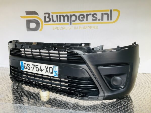 BUMPER Toyota Proace 981185057 1591965X VOORBUMPER 2-D5-12518z