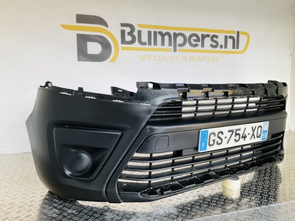 BUMPER Toyota Proace 981185057 1591965X VOORBUMPER 2-D5-12518z