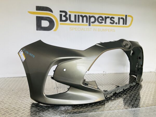 BUMPER Toyota Yaris 4 2019-2023 pdc VOORBUMPER 2-D3-12519z