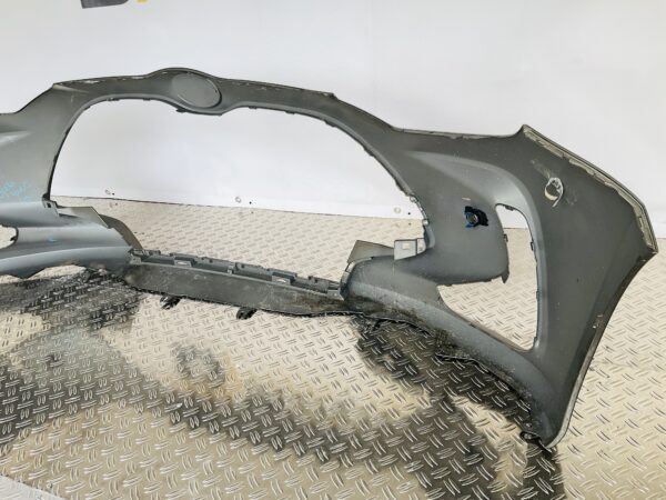 BUMPER Toyota Yaris 4 2019-2023 pdc VOORBUMPER 2-D3-12519z