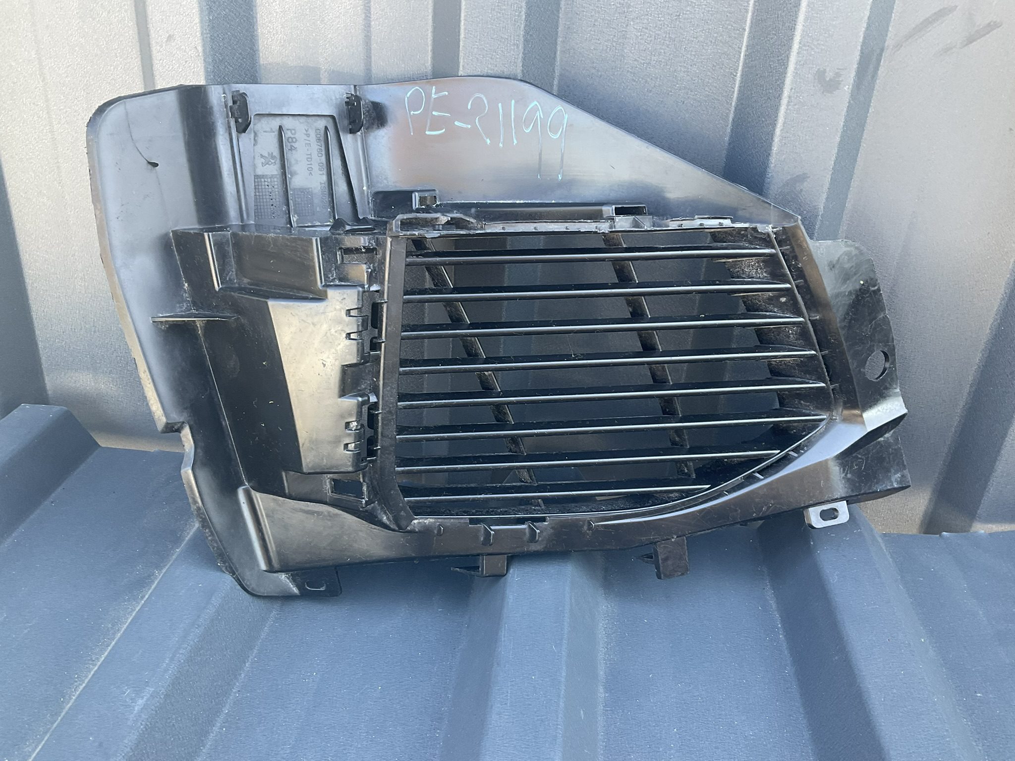 BUMPER GRILL PEUGEOT 3008 AA37938073 RECHTS GRIL Rooster PE-21199