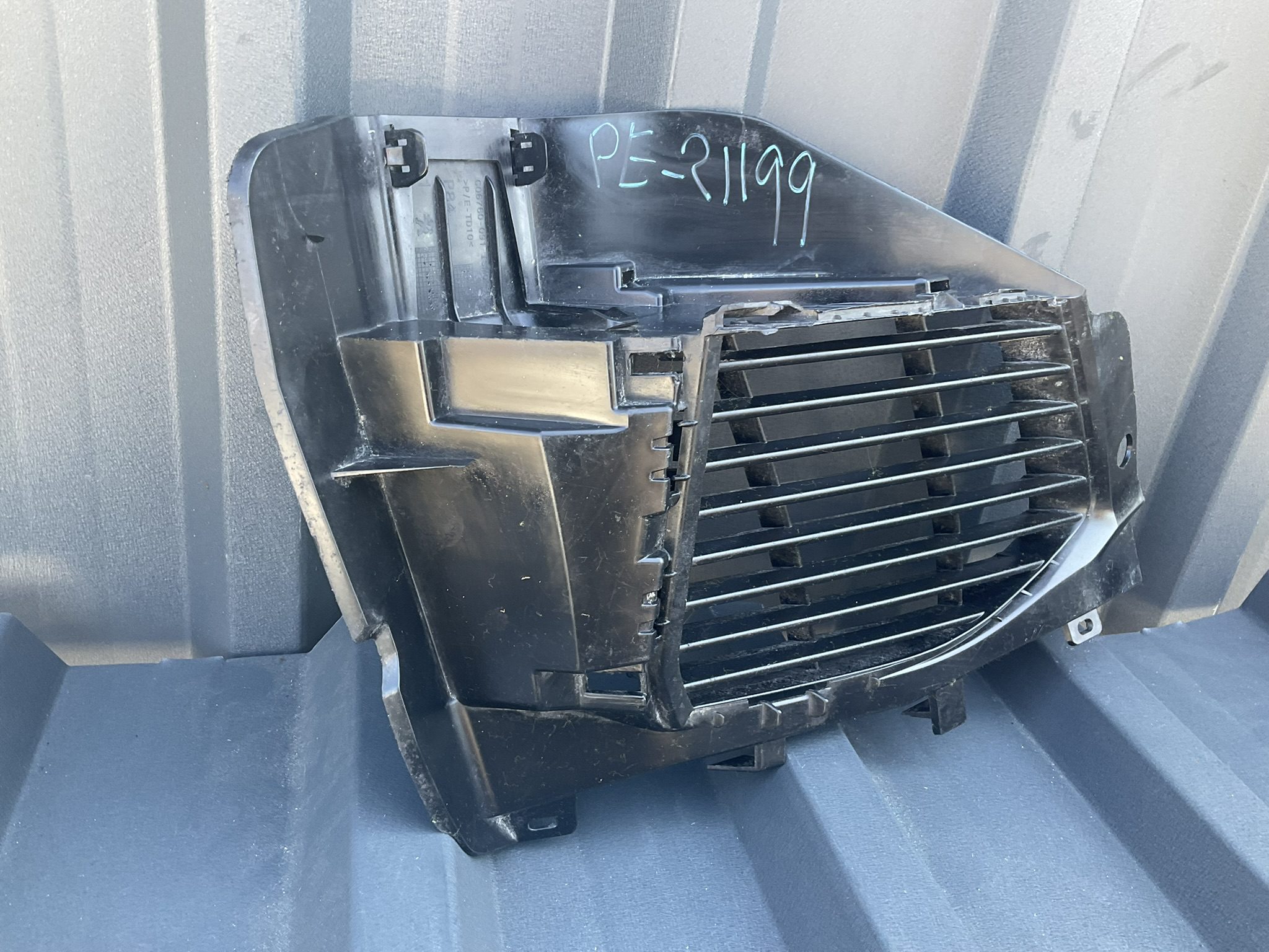 BUMPER GRILL PEUGEOT 3008 AA37938073 RECHTS GRIL Rooster PE-21199