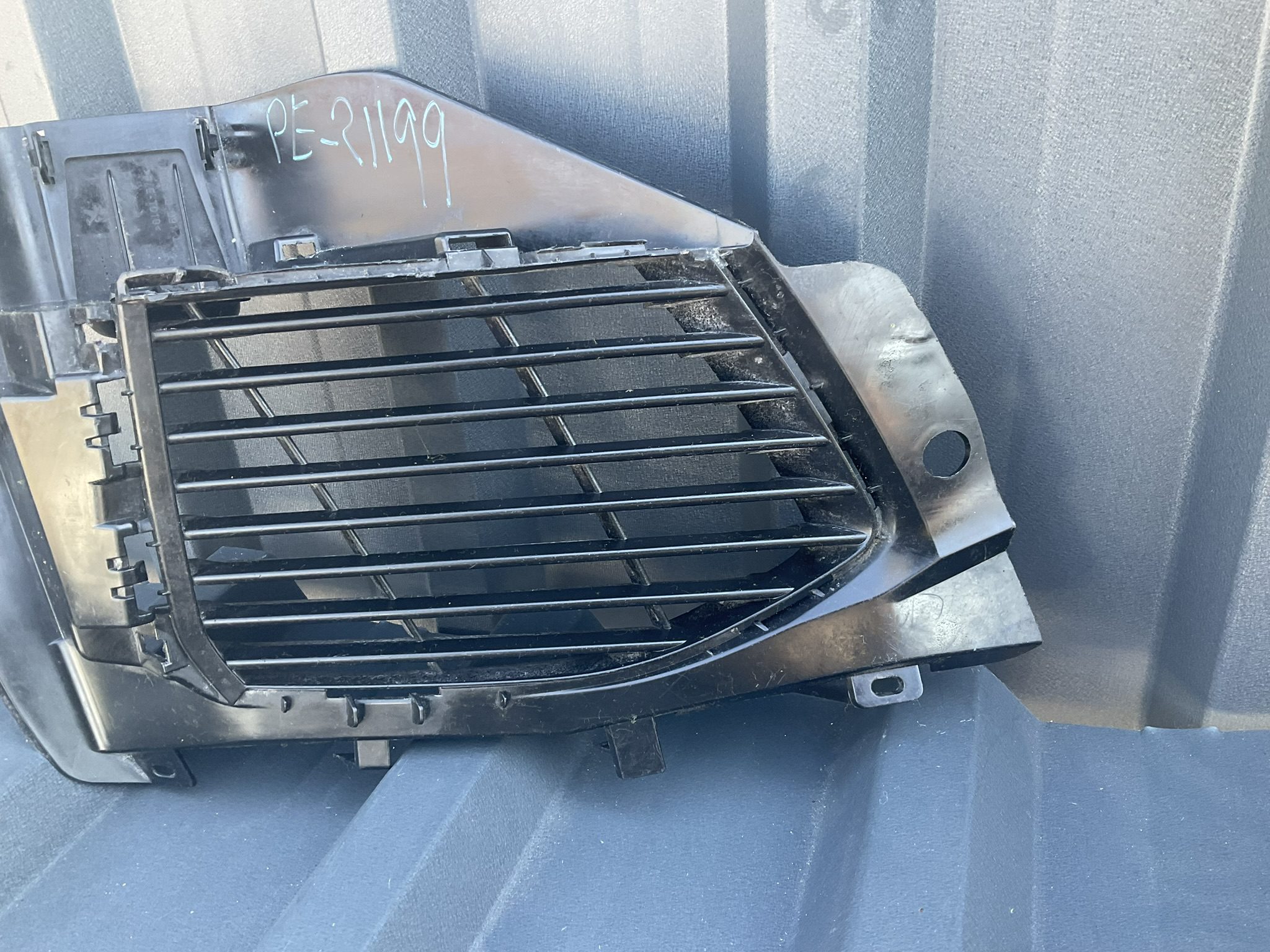 BUMPER GRILL PEUGEOT 3008 AA37938073 RECHTS GRIL Rooster PE-21199