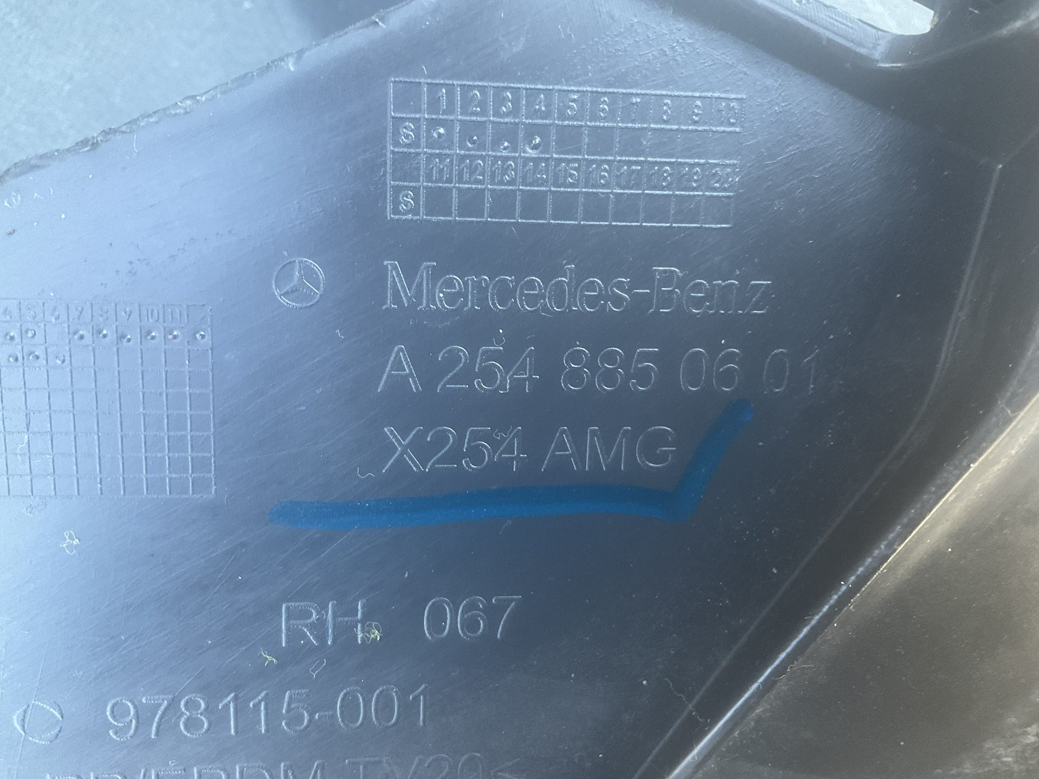 Bumper Houder Mercedes GLC X254 AMG rechts A2548850601 Grill MB-21204