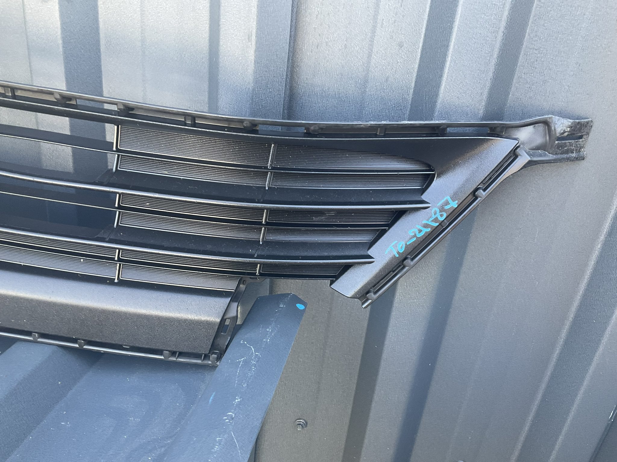 BUMPER GRILL PRIUS A16778856203 VOOR GRIL TO 21188