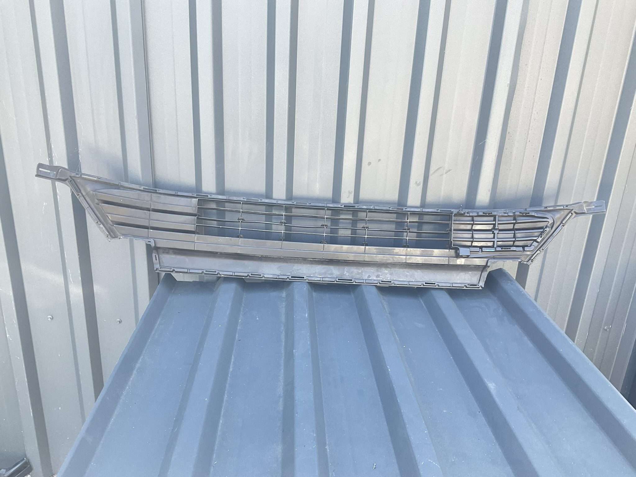 BUMPER GRILL PRIUS A16778856203 VOOR GRIL TO 21188