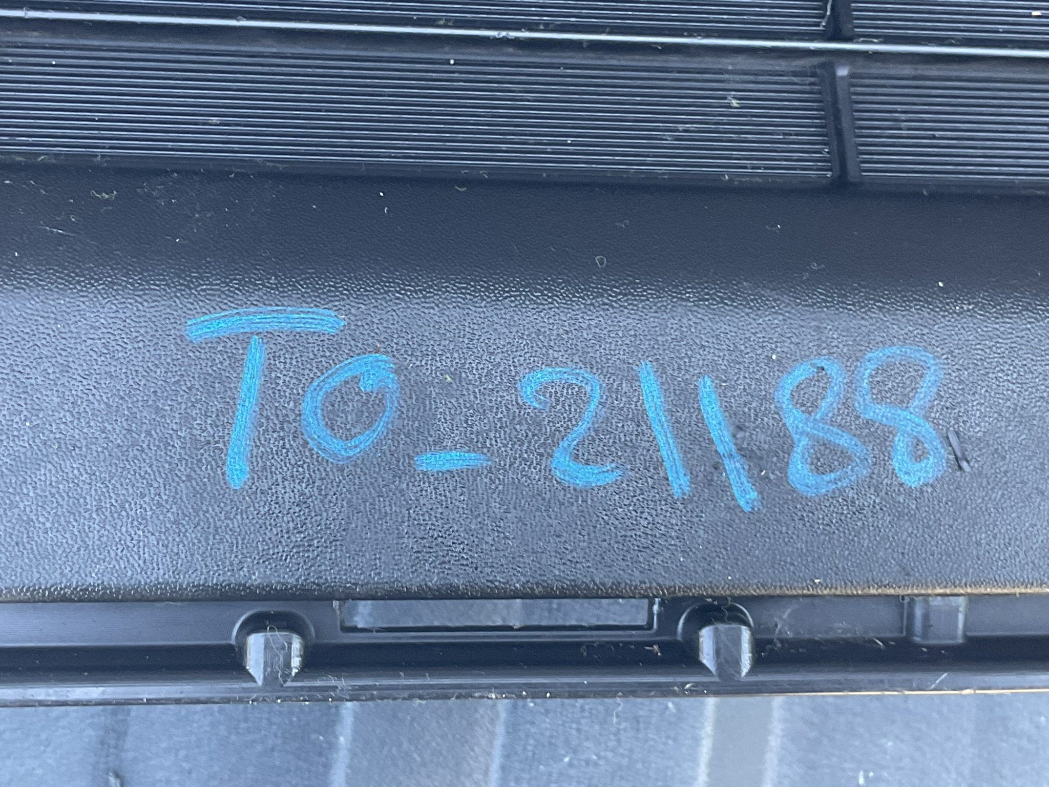 BUMPER GRILL PRIUS A16778856203 VOOR GRIL TO 21188