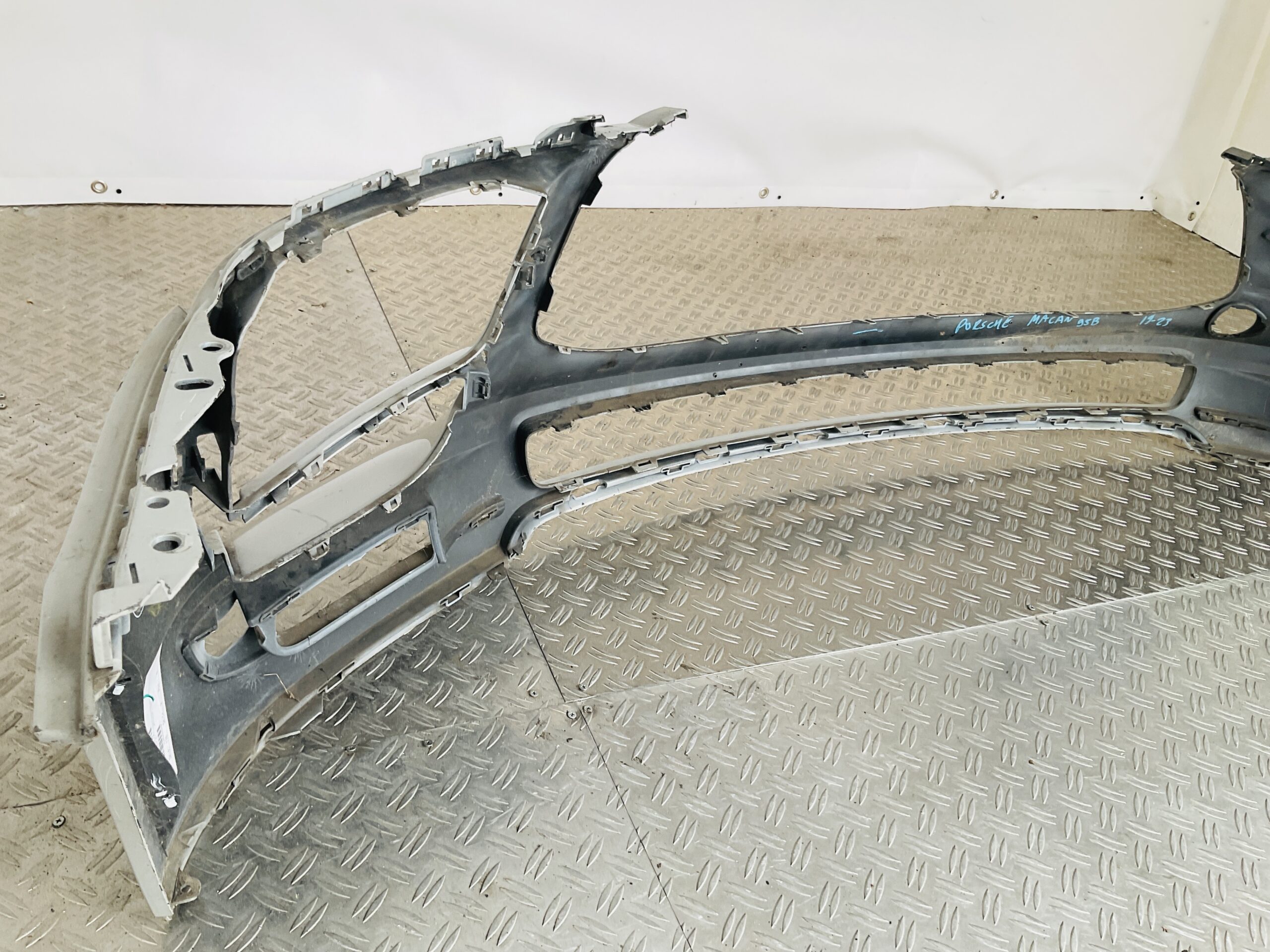 Bumper Porsche Macan 95B 18-23 95B807221K Voorbumper 2-B9-13340R