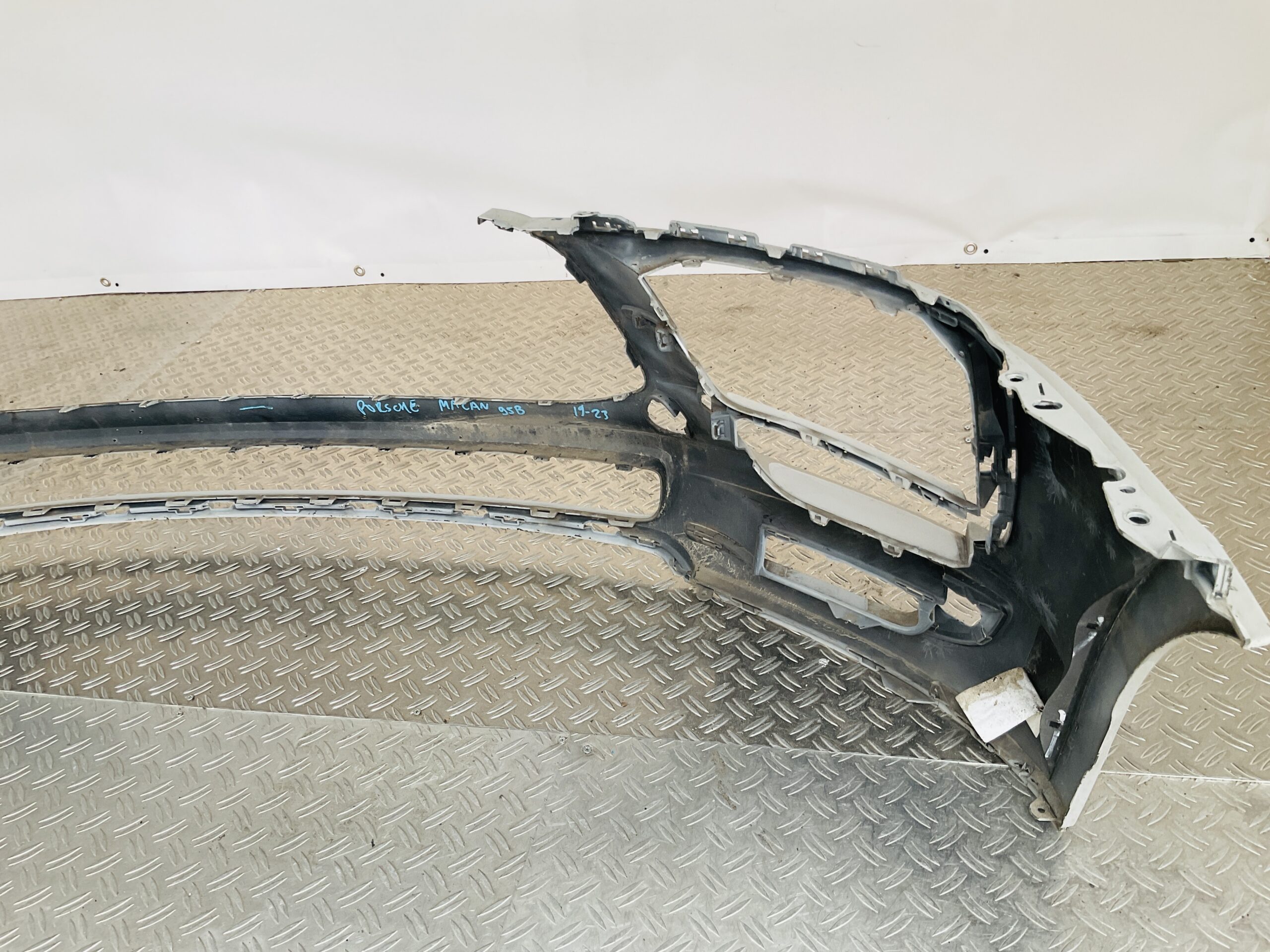 Bumper Porsche Macan 95B 18-23 95B807221K Voorbumper 2-B9-13340R