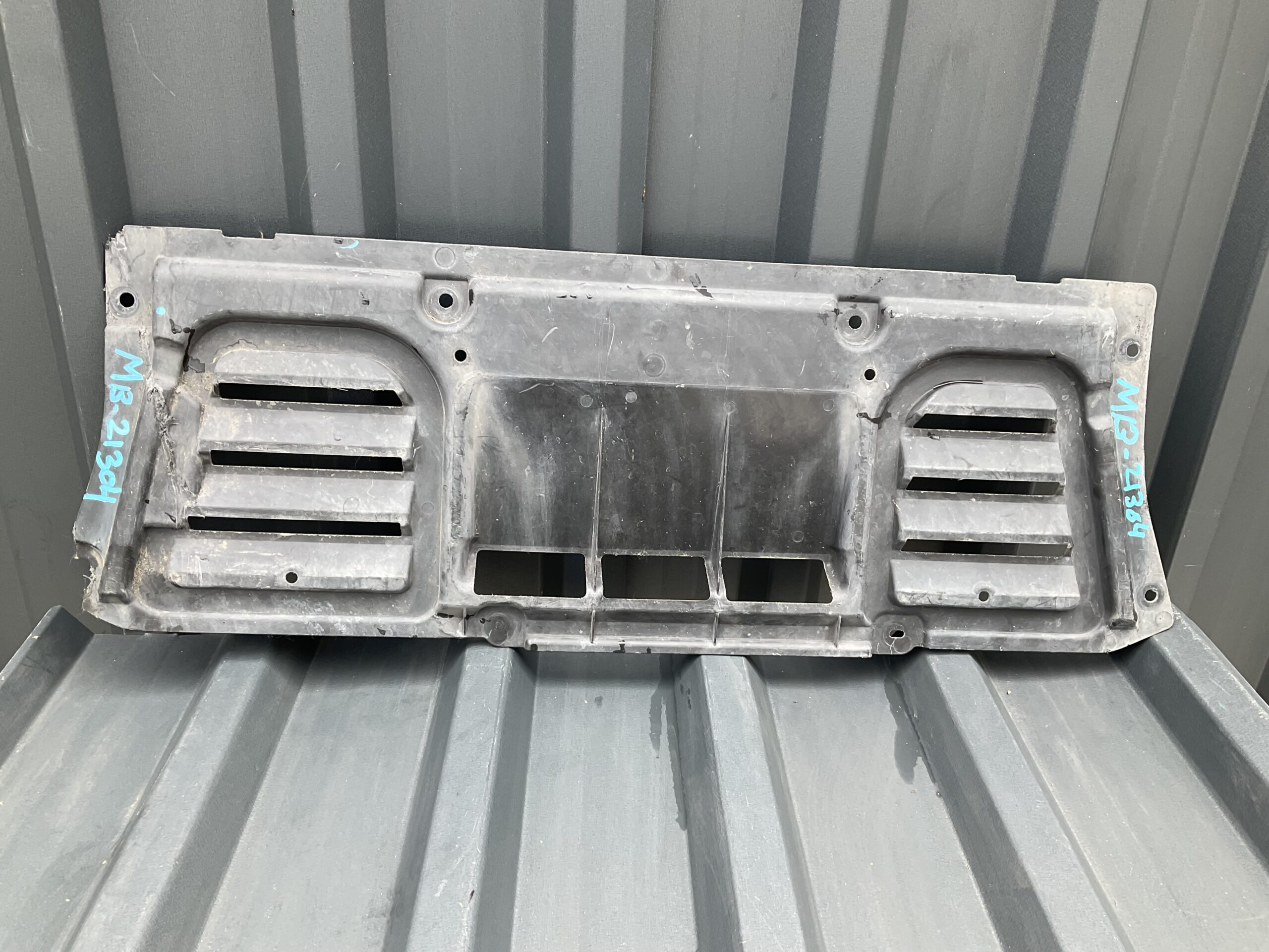 Kentekenplaat Mercedes W167/C167 A1675200800 Afdekplaat MB-21304