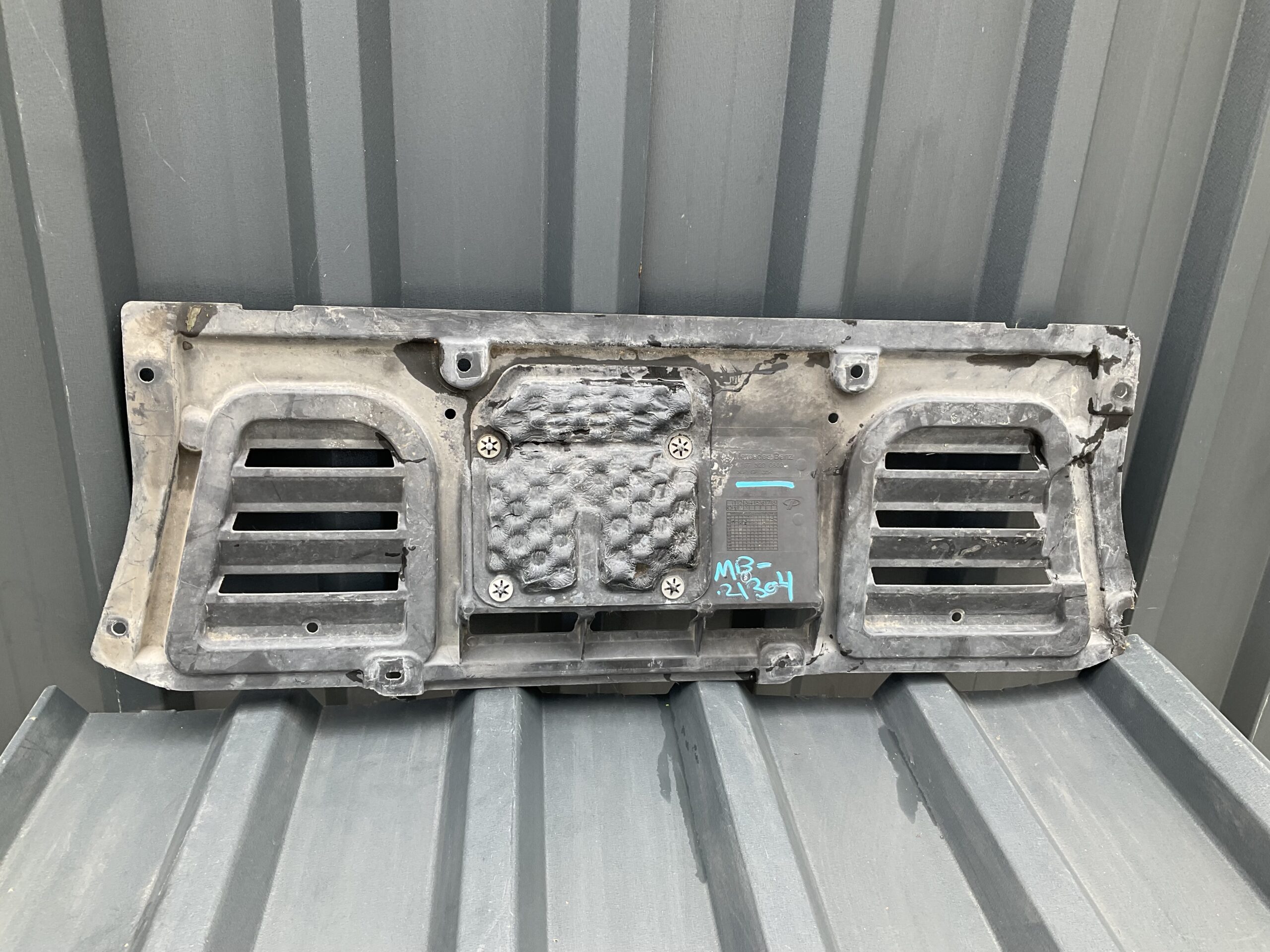 Kentekenplaat Mercedes W167/C167 A1675200800 Afdekplaat MB-21304