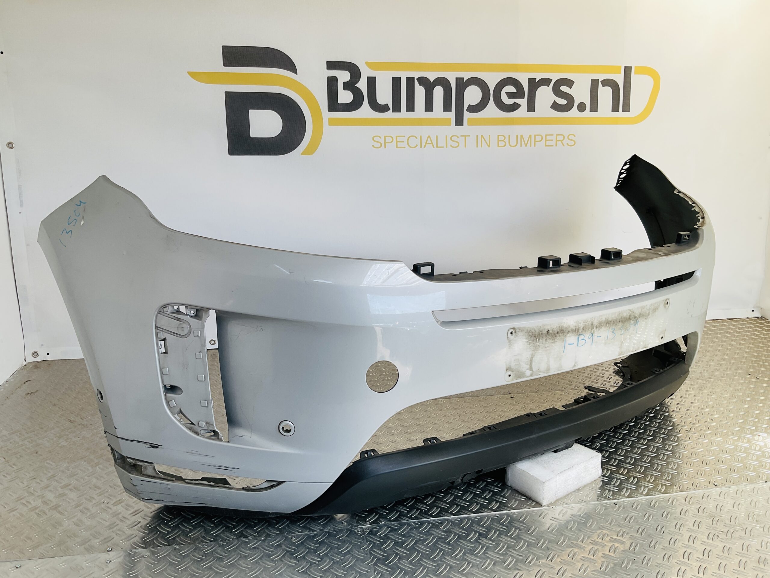 Bumper Range Rover Range Rover Evoque L551 20-23 K8D2-17F775-A Voorbumper 1-B9-13509R