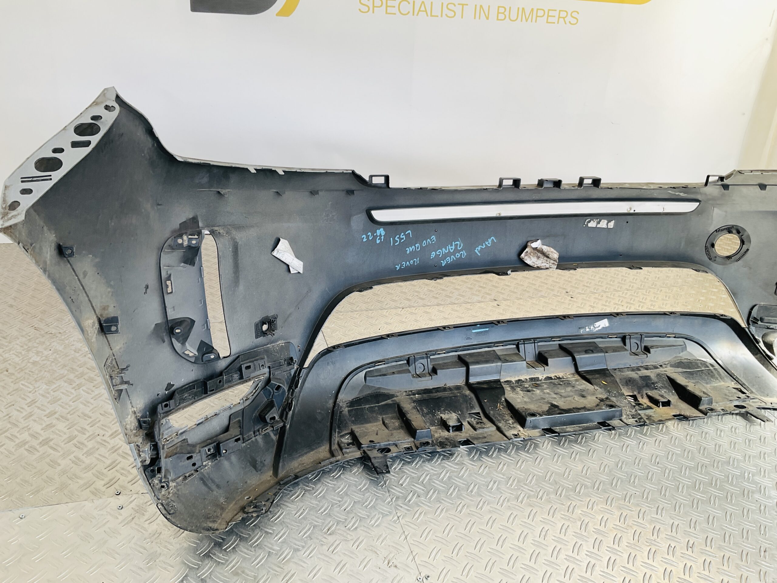 Bumper Range Rover Range Rover Evoque L551 20-23 K8D2-17F775-A Voorbumper 1-B9-13509R