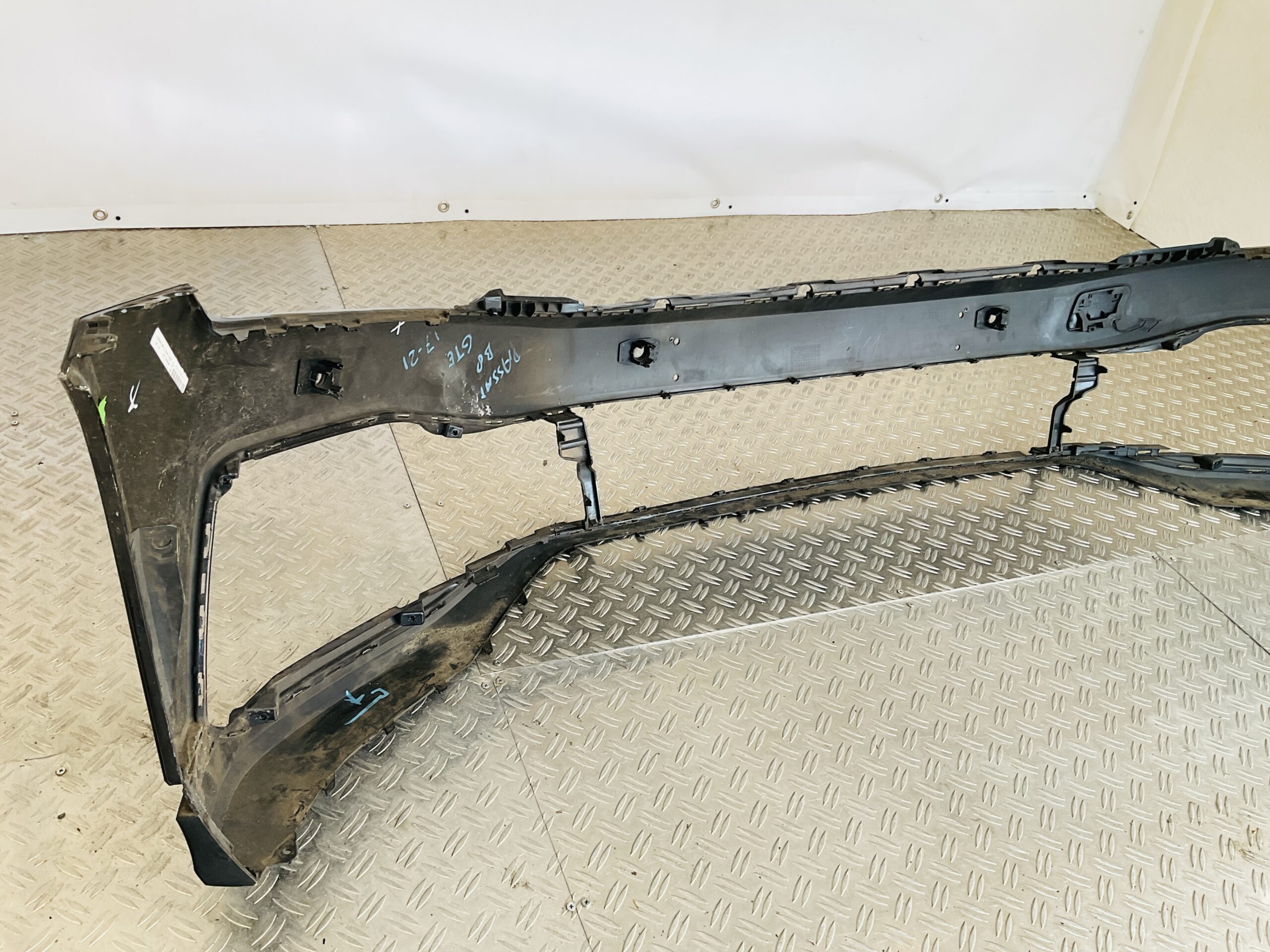 Bumper Volkswagen Passat B8 GTE 17-21 3G0807221 Voorbumper 1-C7-13543R
