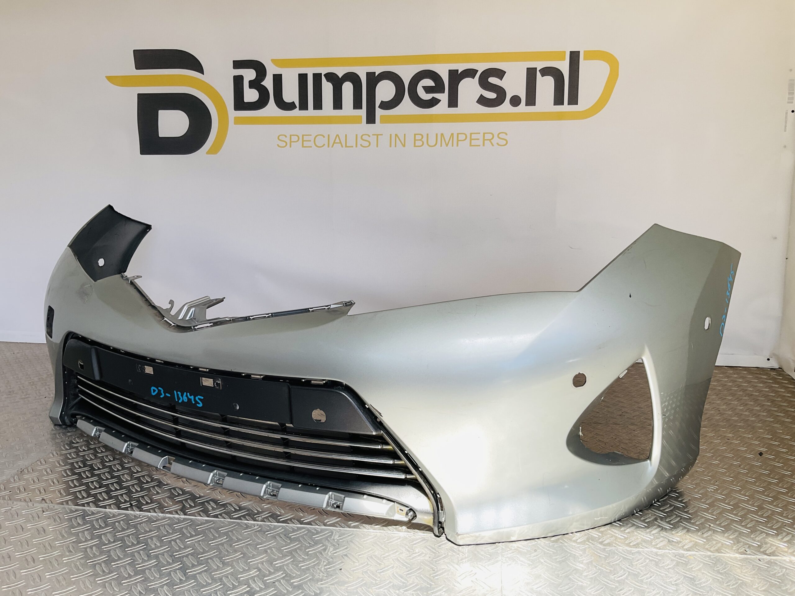 Bumper Toyota Auris 12-15 6xpdc 52119-02A20 Voorbumper 2-D3-13645z