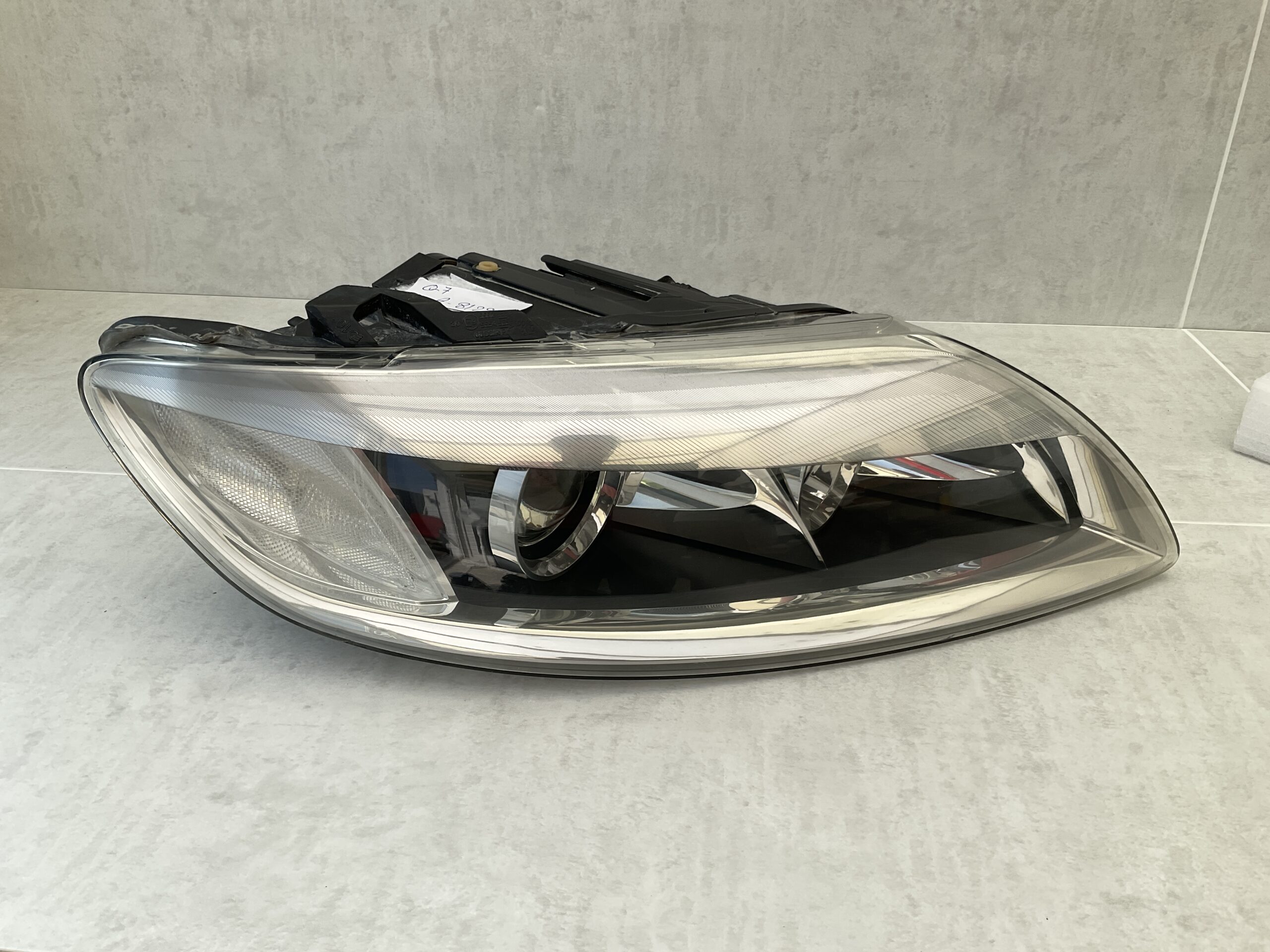 KOPLAMP AUDI Q7 XENON RECHTS A-8129