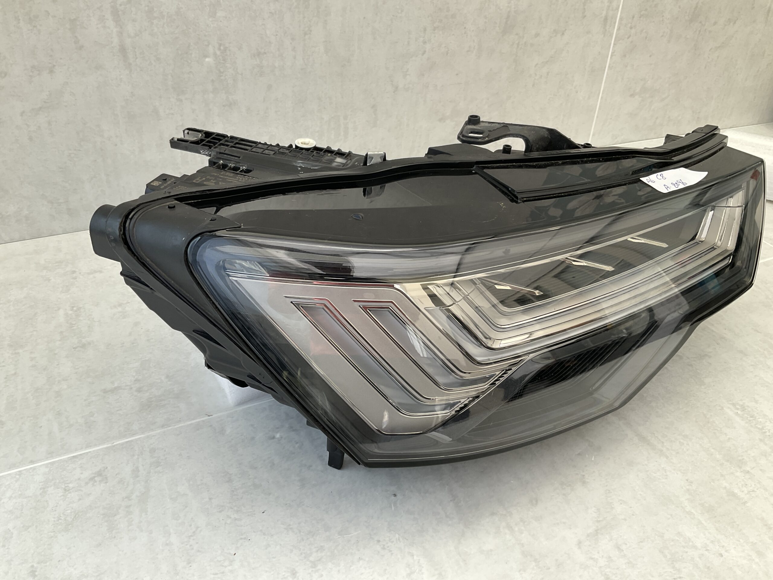 KOPLAMP AUDI A6 C8 MATRIX LED 4K0941036 RECHTS A-8096