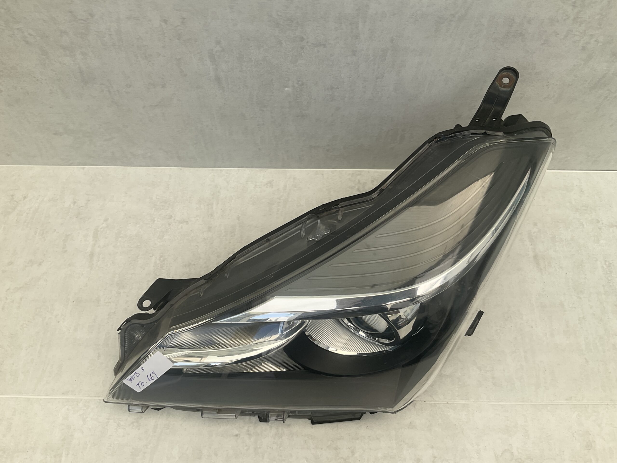 KOPLAMP TOYOTA YARIS 3 FACELIFT 14-17 HALOGEEN LINKS TO-669