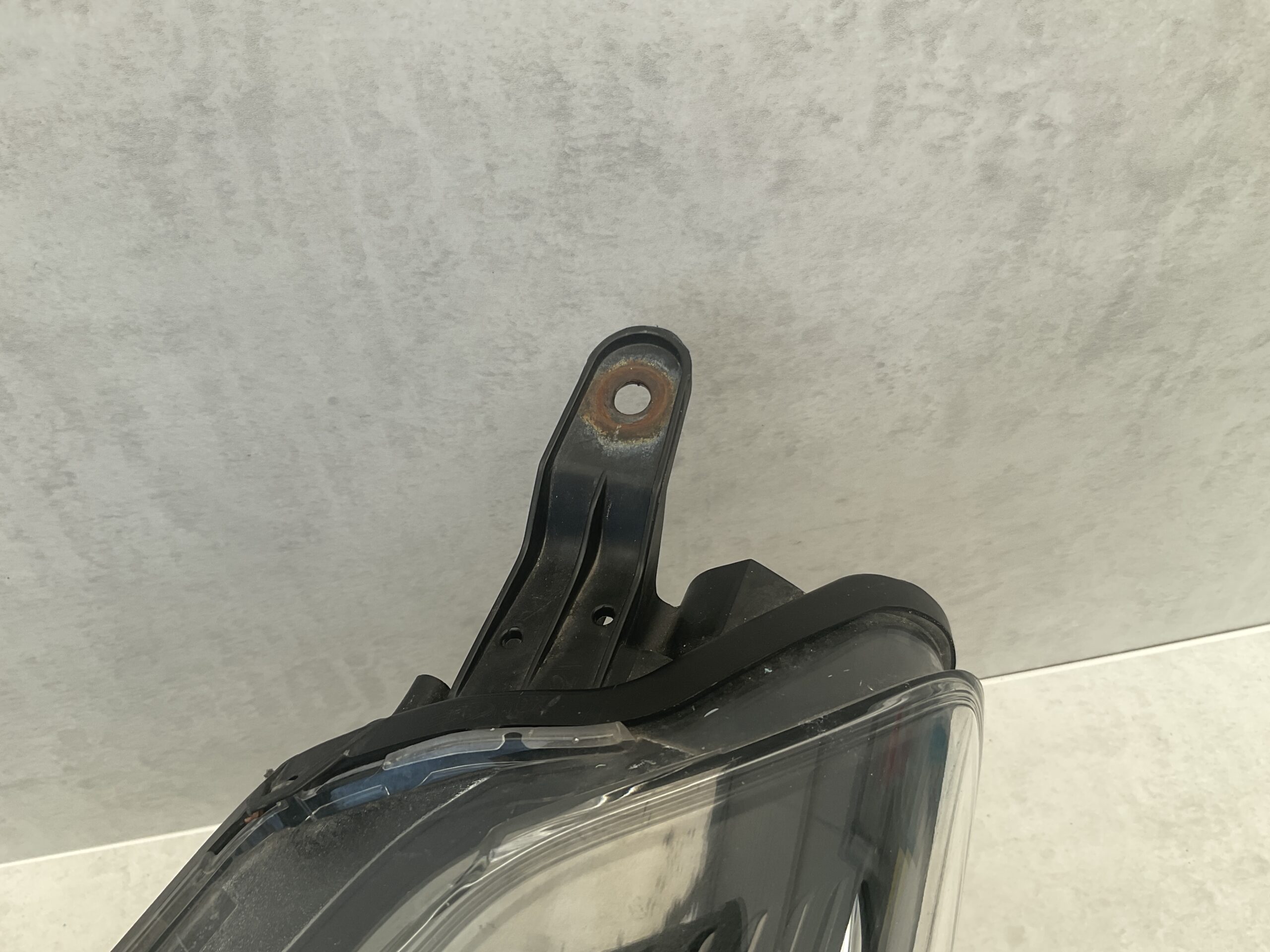 KOPLAMP TOYOTA YARIS 3 FACELIFT 14-17 HALOGEEN LINKS TO-669