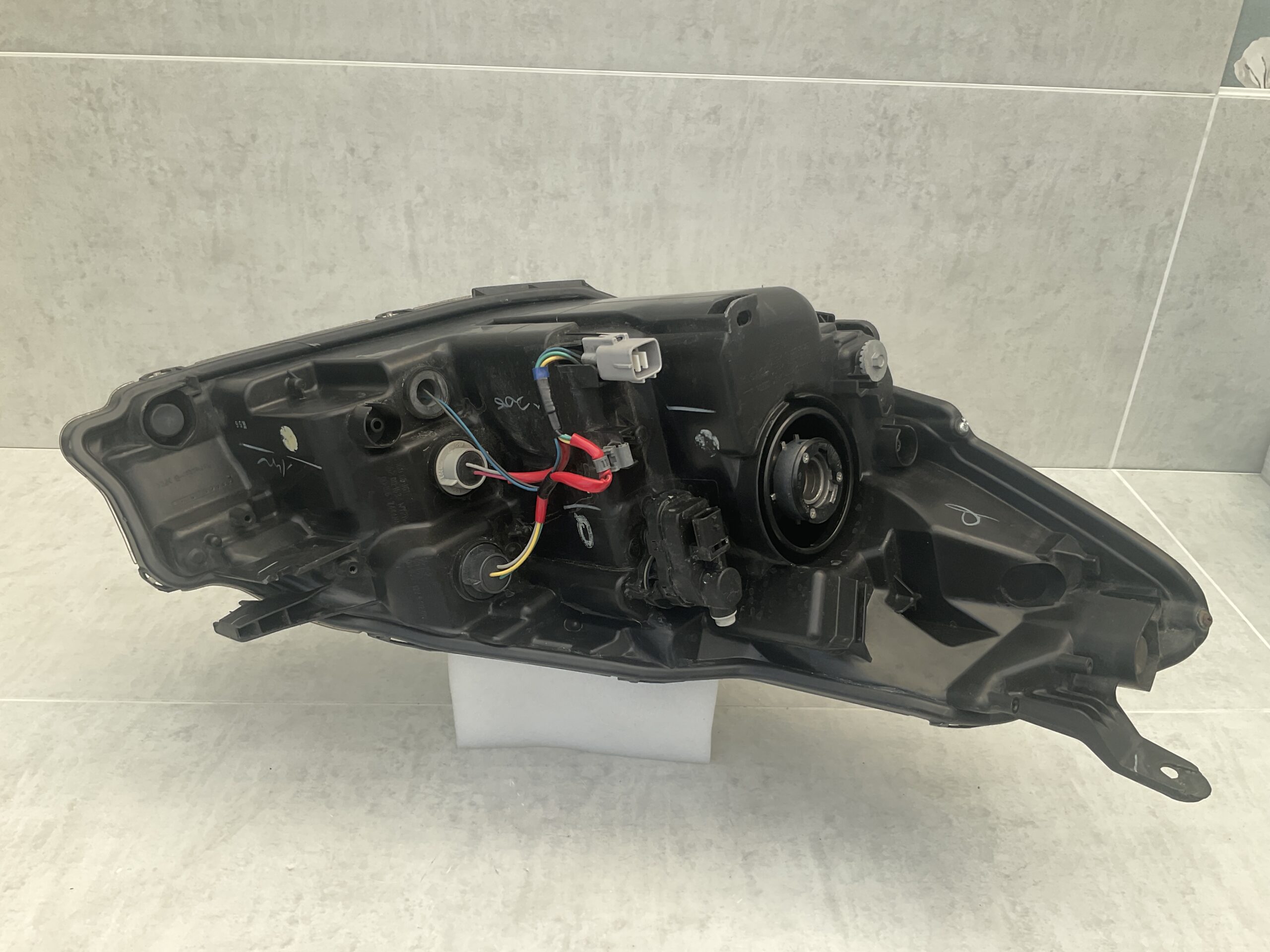 KOPLAMP TOYOTA YARIS 3 FACELIFT 14-17 HALOGEEN LINKS TO-669