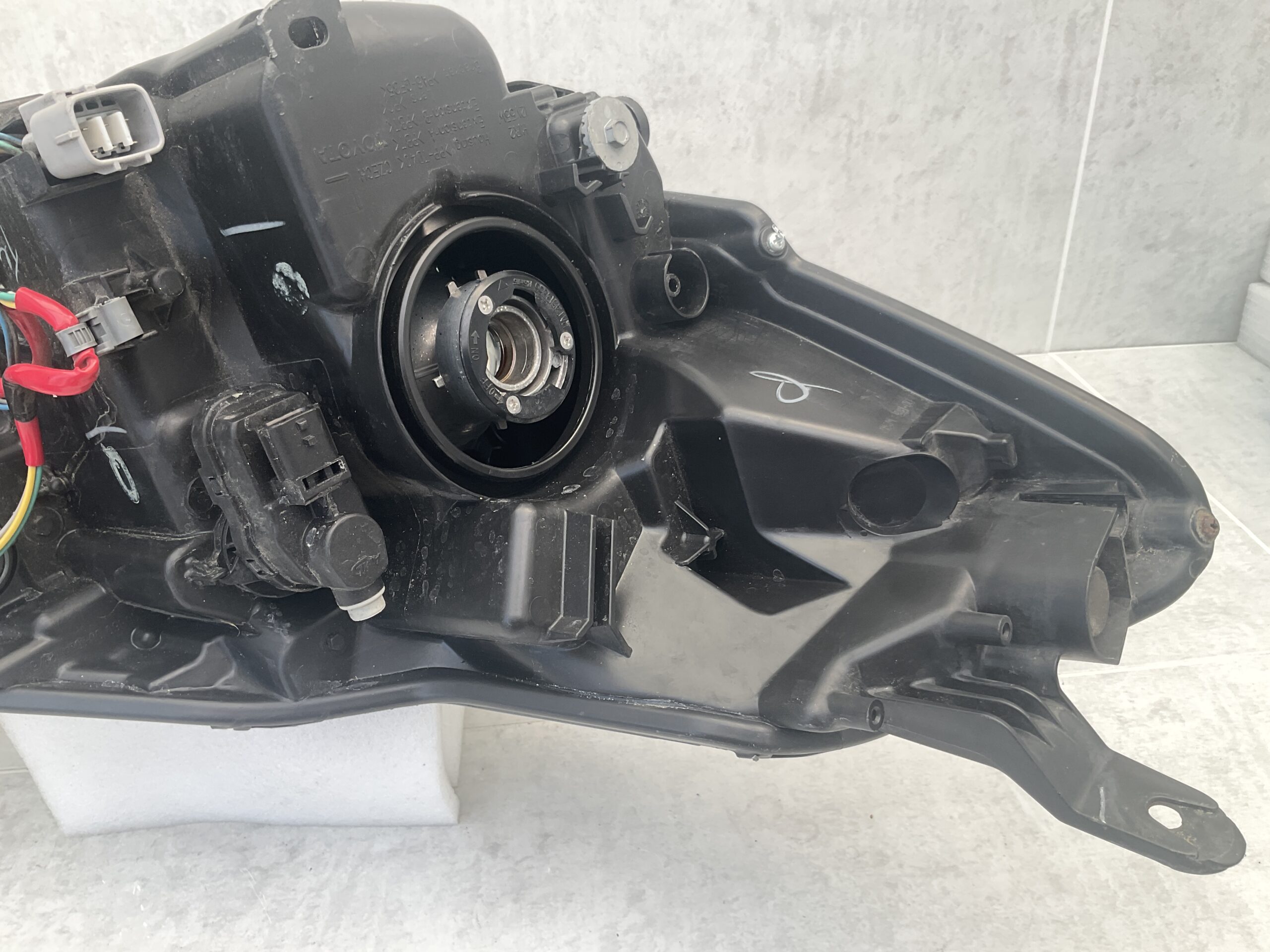 KOPLAMP TOYOTA YARIS 3 FACELIFT 14-17 HALOGEEN LINKS TO-669