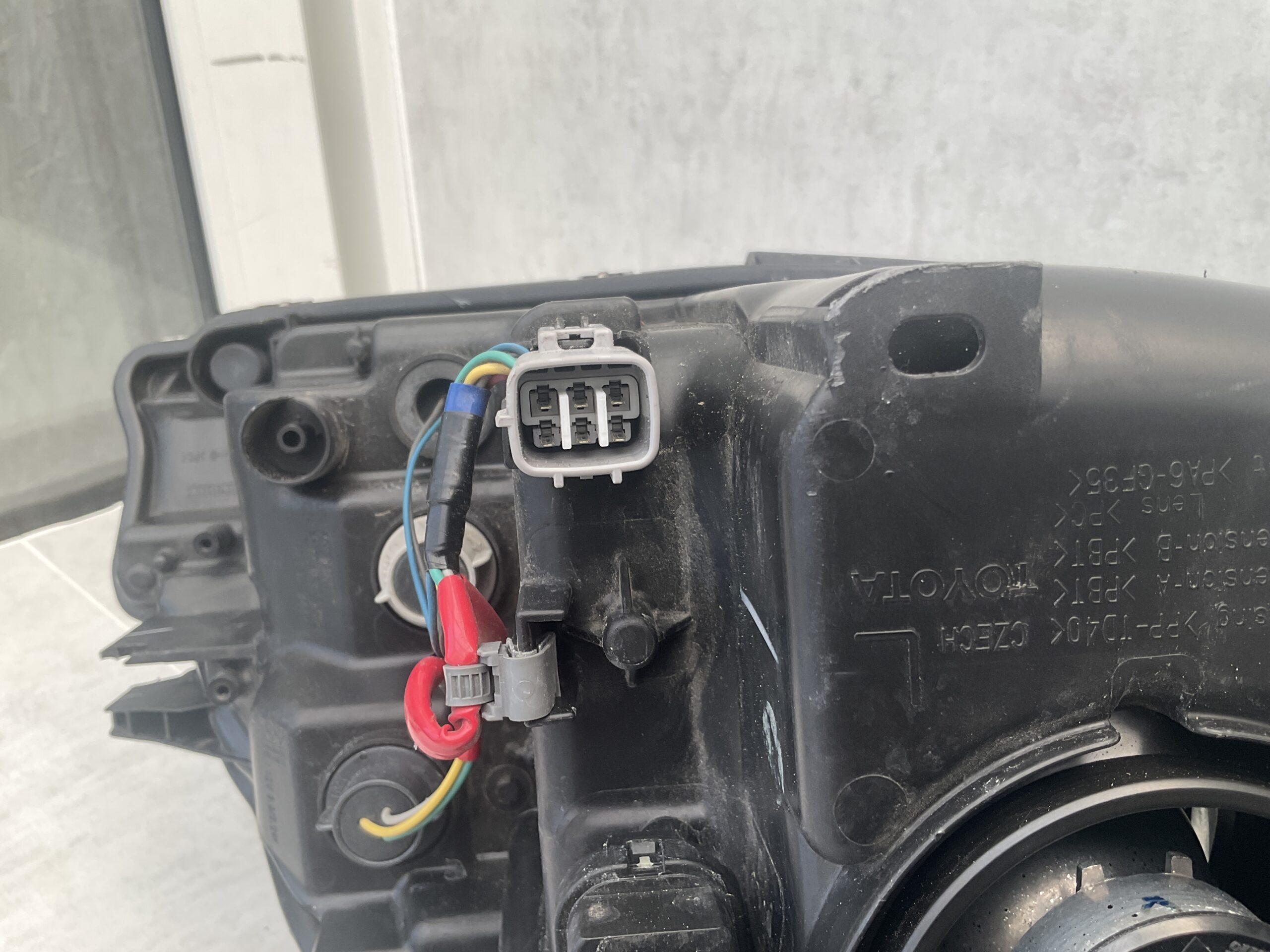 KOPLAMP TOYOTA YARIS 3 FACELIFT 14-17 HALOGEEN LINKS TO-669