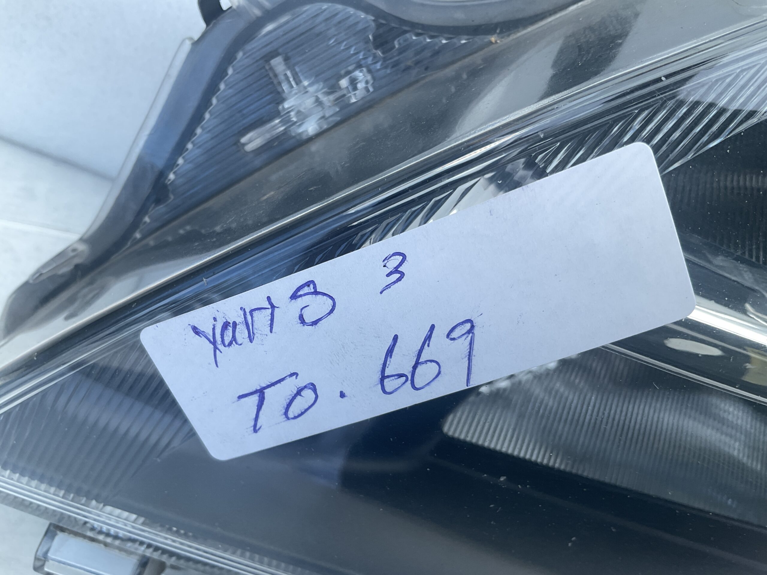 KOPLAMP TOYOTA YARIS 3 FACELIFT 14-17 HALOGEEN LINKS TO-669