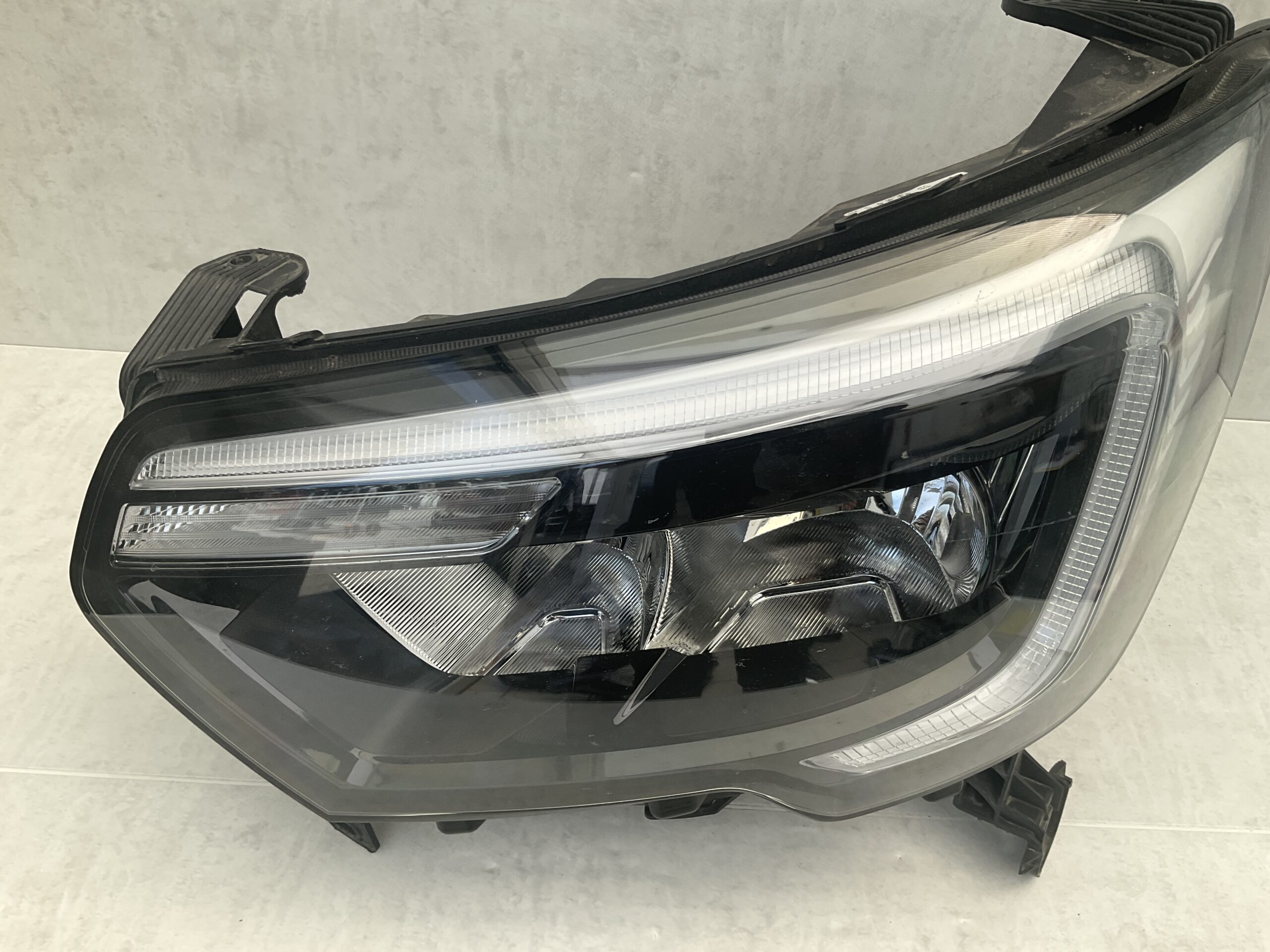 KOPLAMP RENAULT MASTER III FACELIFT 19-24 LED 260607867R LINKS RE-671A