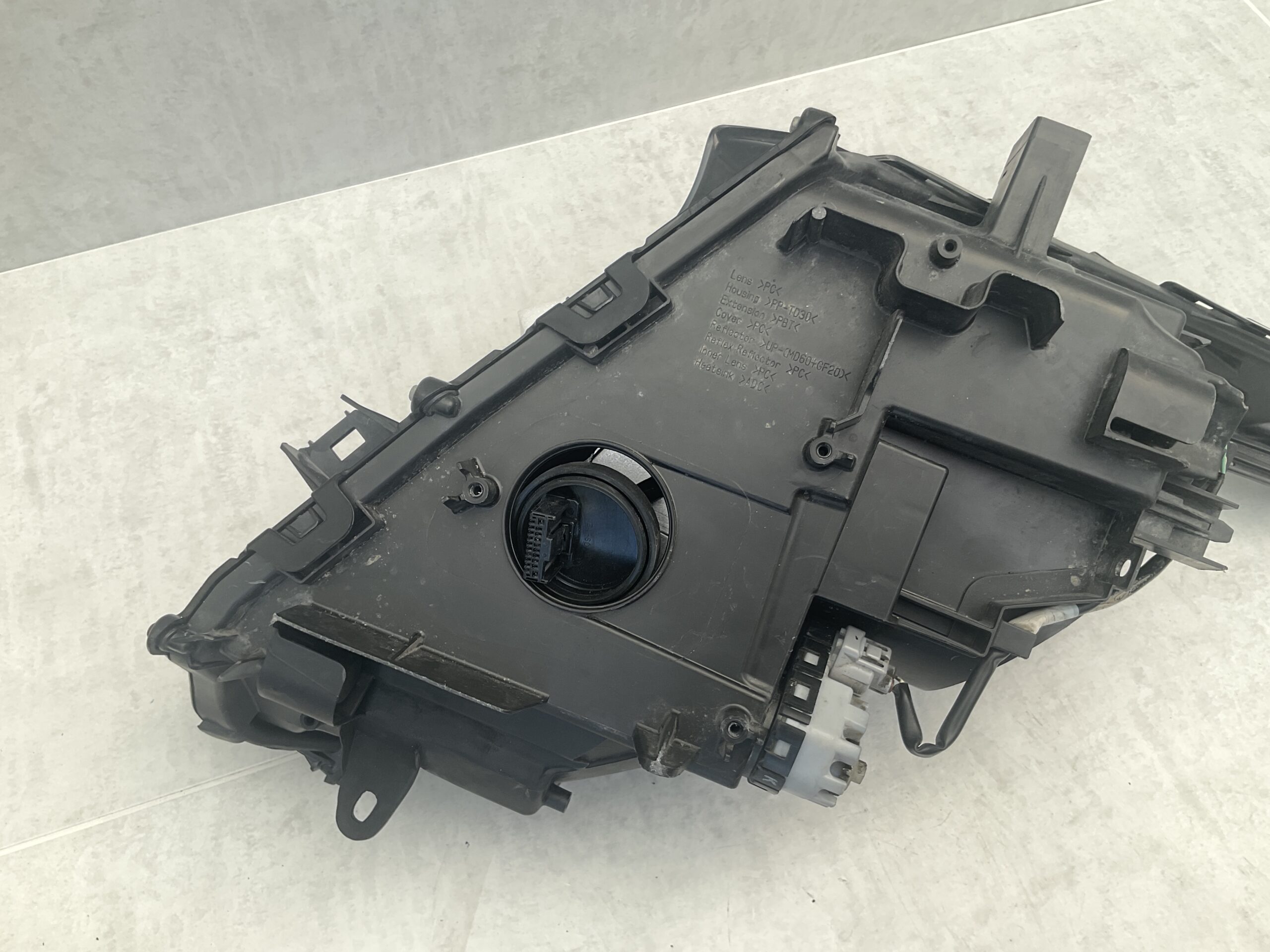 KOPLAMP LEXUS NX FULL LED LINKS TE-8541