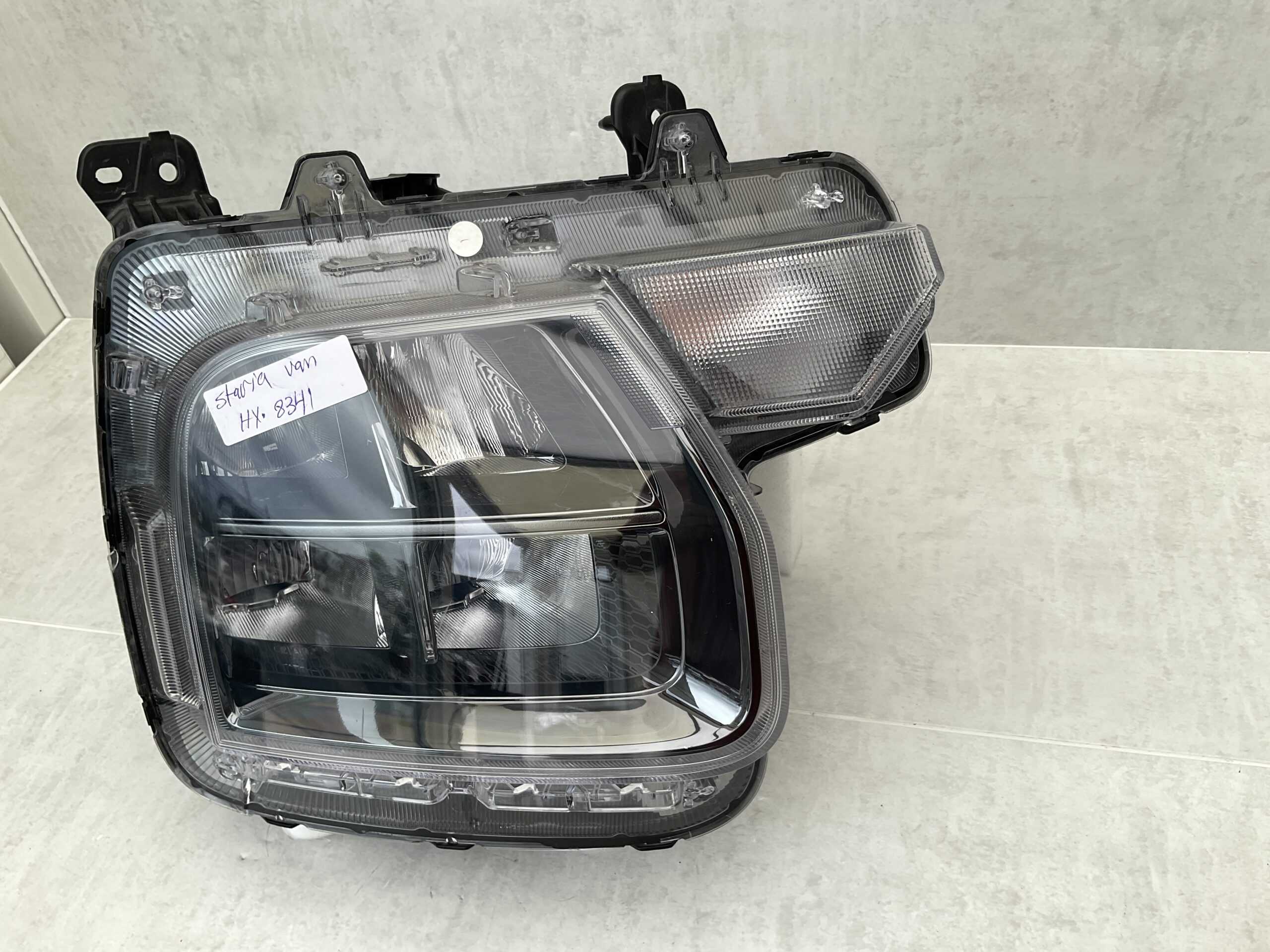 KOPLAMP HYUNDAI STARIA VAN 92102CG100 CG921-61080 H05R US4 RECHTS HY-8341