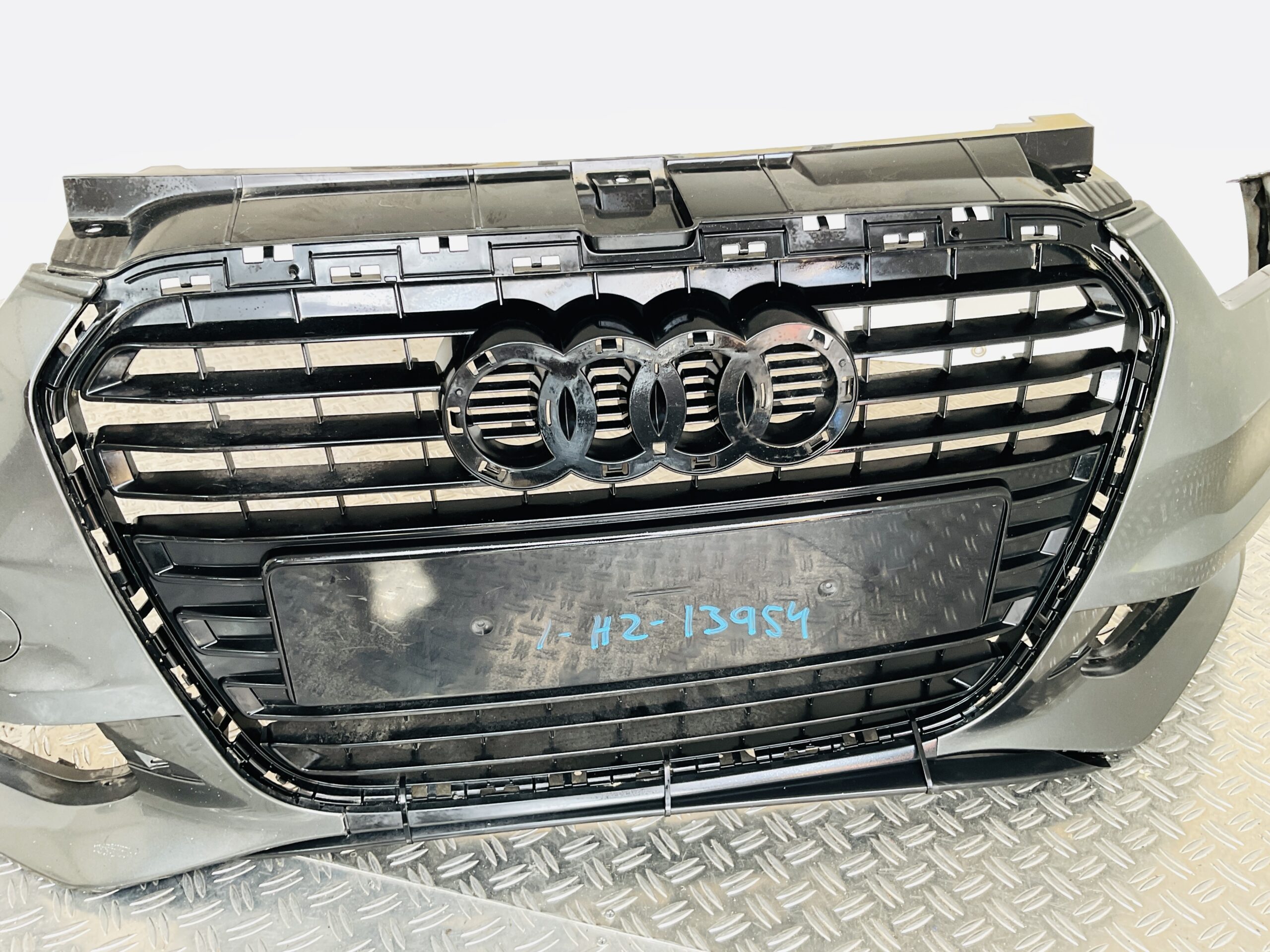 Bumper Audi A1 8X0 Sline S-Line 10-15 8X0807437D Voorbumper 1-H2-13954z