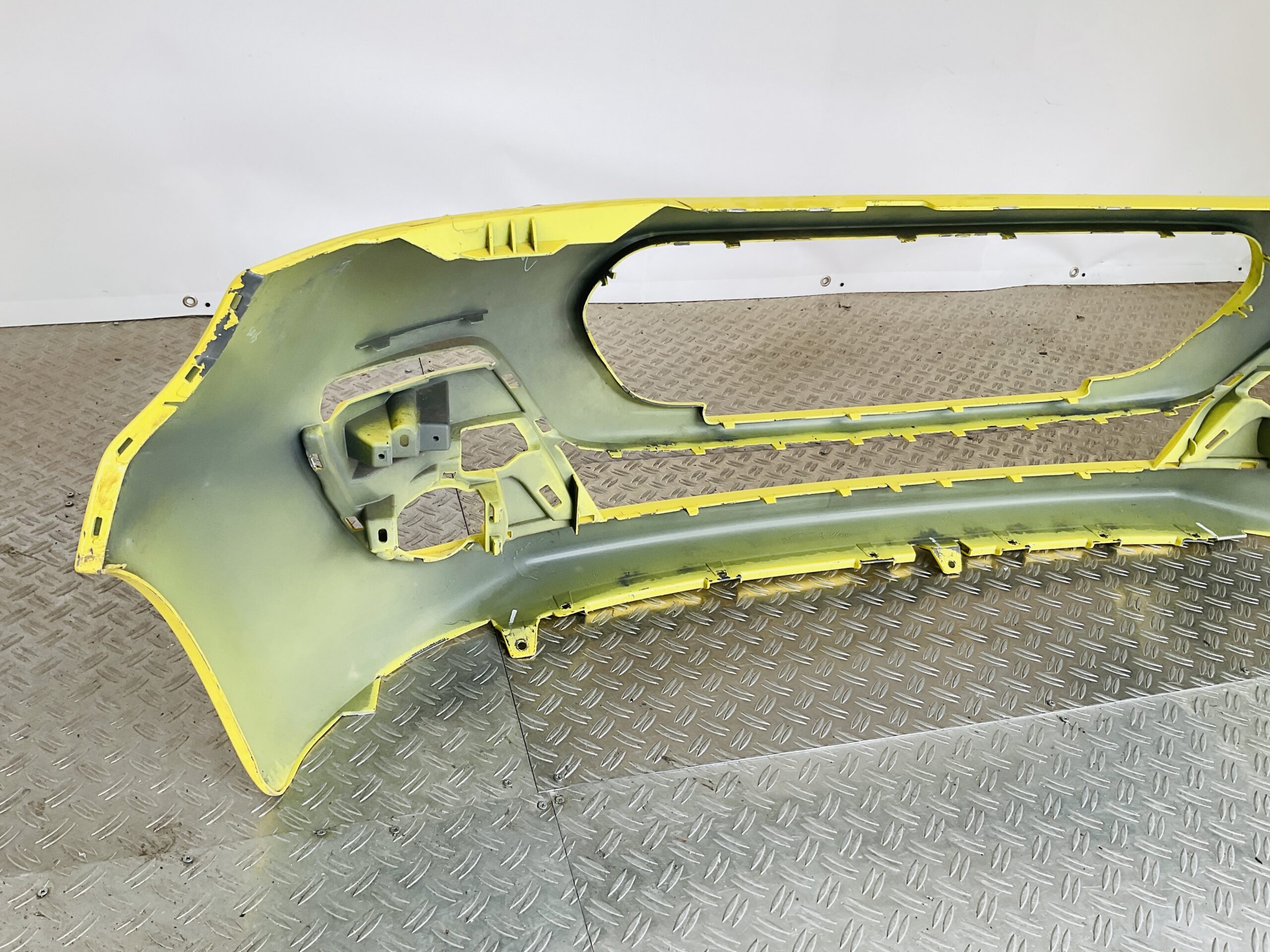 Bumper Peugeot 107 Facelift 11-14 52119-0H120 Voorbumper 2-J1-13993z