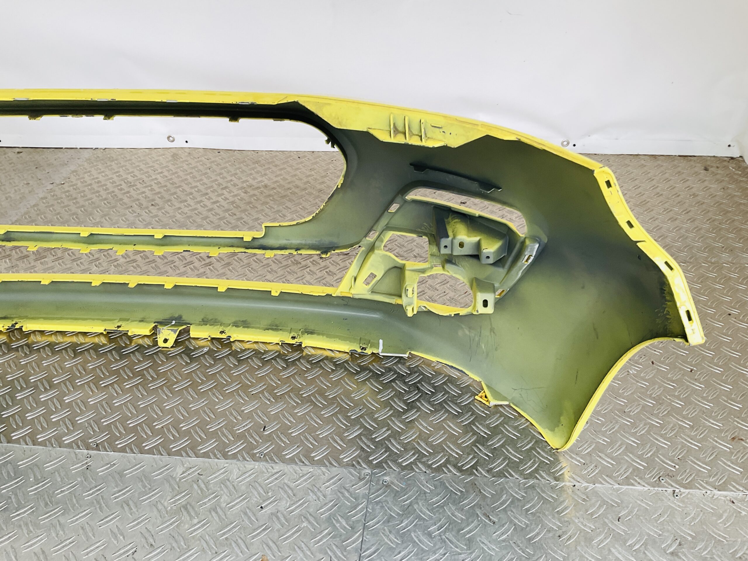 Bumper Peugeot 107 Facelift 11-14 52119-0H120 Voorbumper 2-J1-13993z