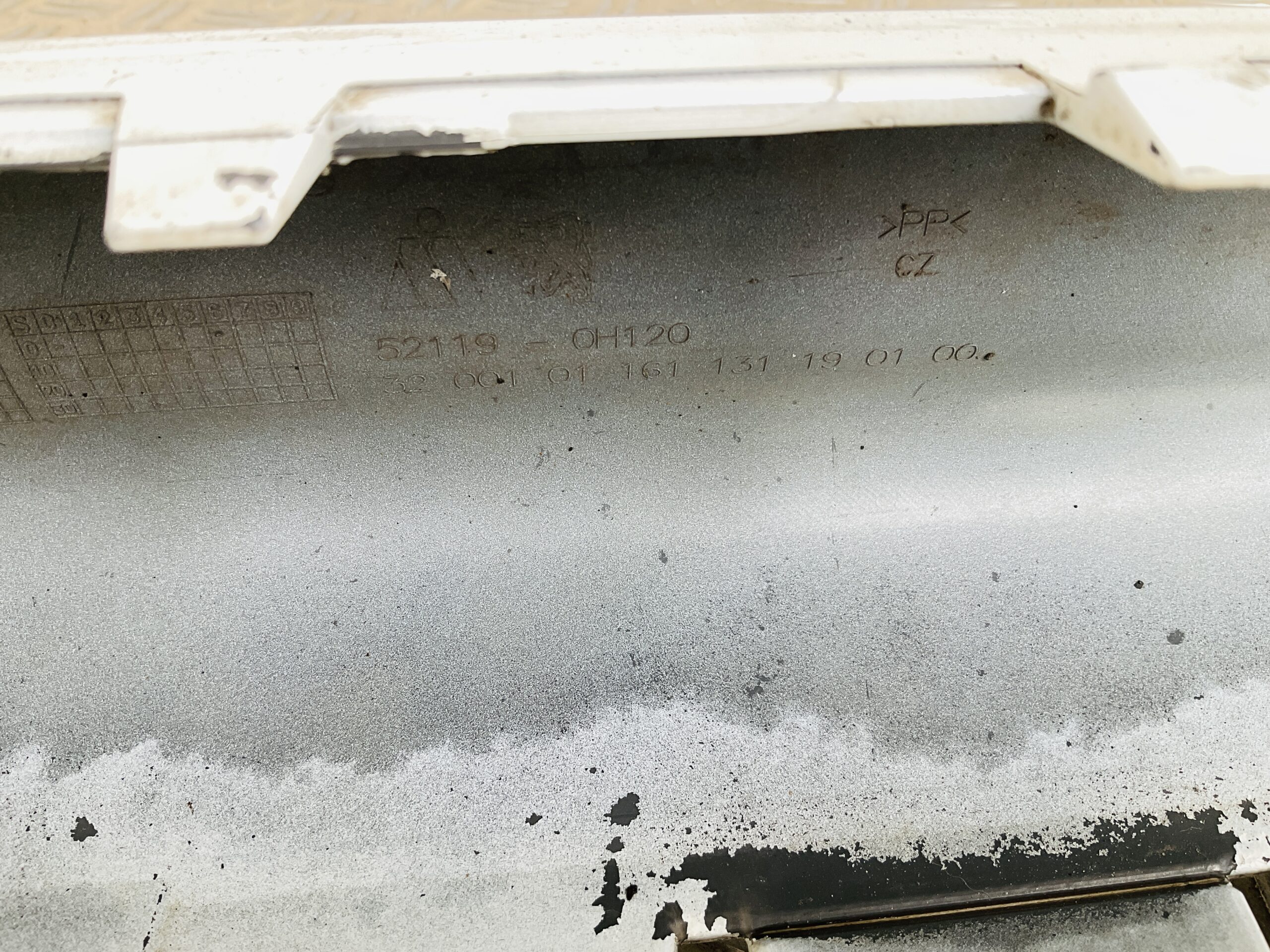 Bumper Peugeot 107 Facelift 11-14 52119-0H120 Voorbumper 2-J1-13994z