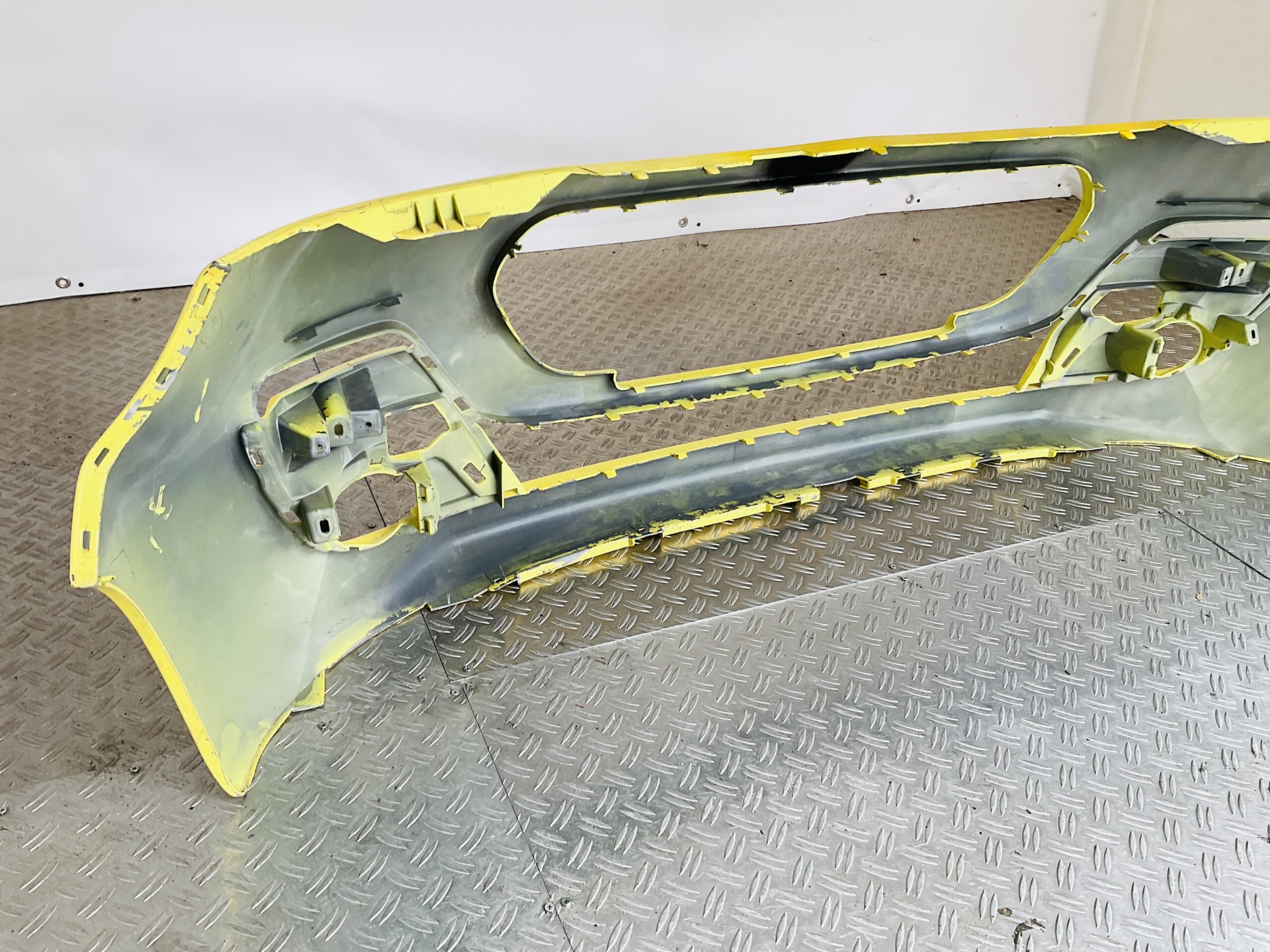 Bumper Peugeot 107 Facelift 11-14 52119-0H120 Voorbumper 2-J1-13995z