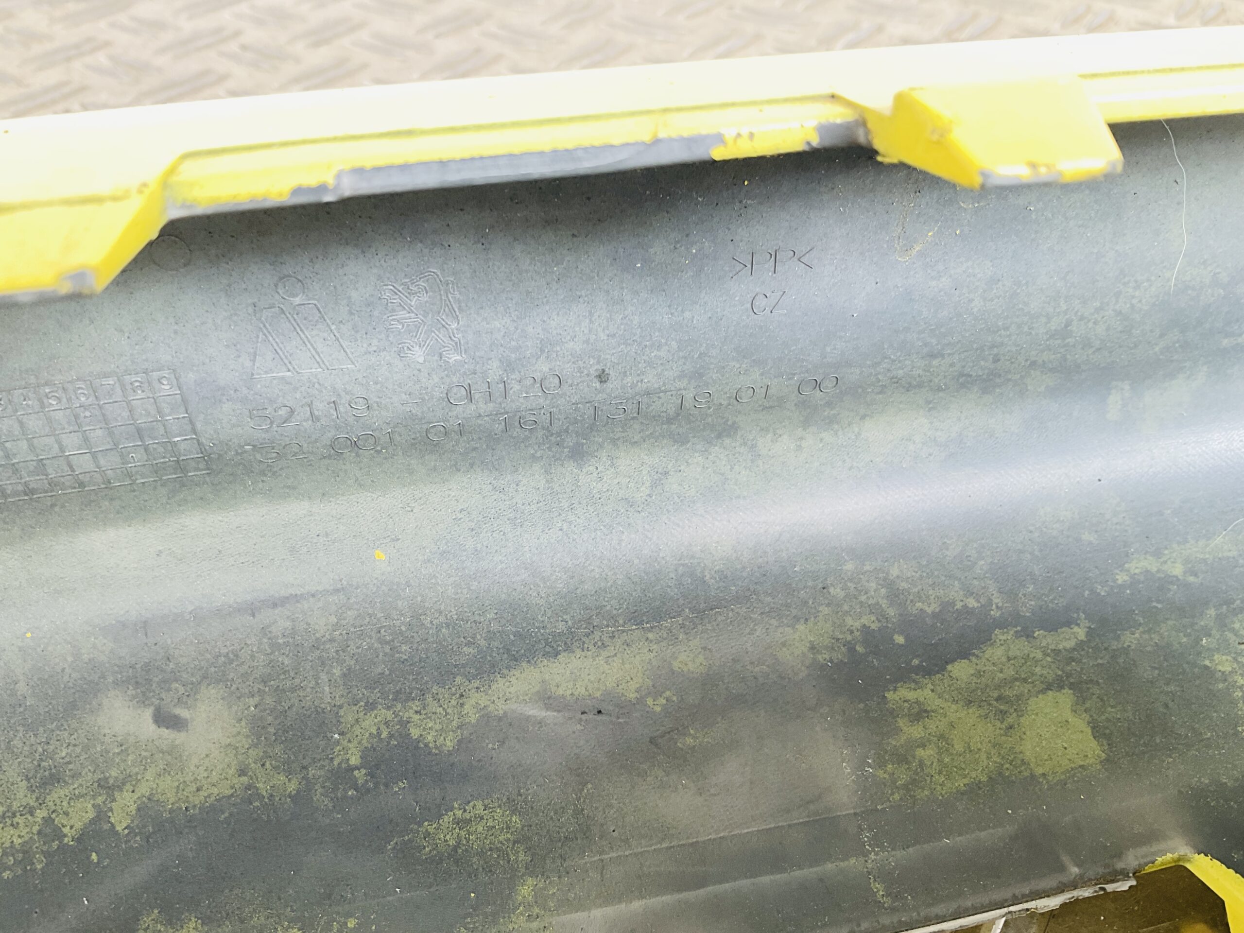 Bumper Peugeot 107 Facelift 11-14 52119-0H120 Voorbumper 2-J1-13995z